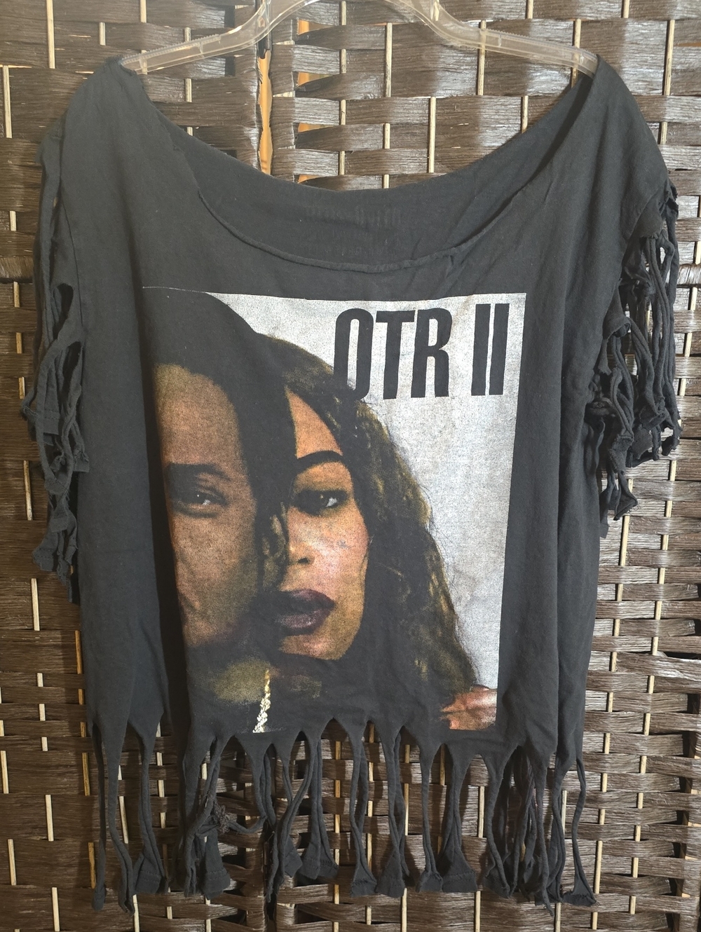 Beyoncé & Jay-Z OTR II 2018 Tour Fringe Crop Top Graphic Tee - Black Large